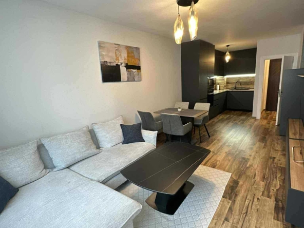 Дава се под наем Двустаен апартамент в Пловдив, Център - 75 кв.м за 459 € - Снимка #1