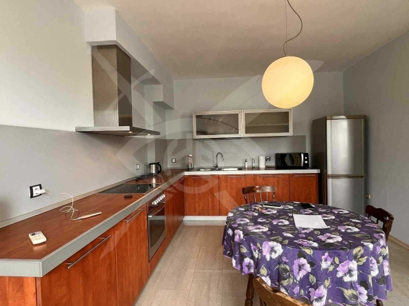 Дава се под наем Тристаен апартамент в Варна, Общината - 120 кв.м за 900 € - Снимка #1