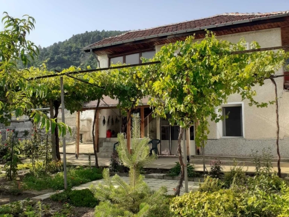 Къща в Мъглиж - 70 кв.м за 843 €/кв.м - Снимка #1