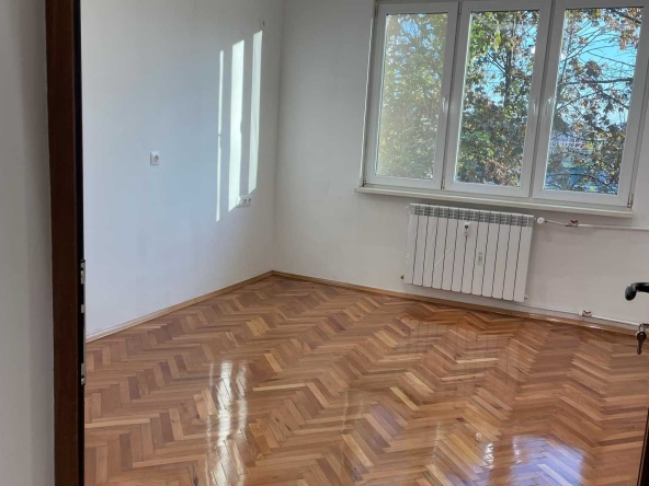 Дава се под наем Тристаен апартамент в София, Младост 1 - 110 кв.м за 714 € - Снимка #1