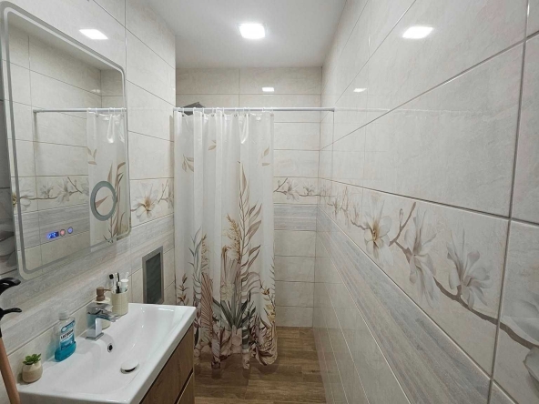 Тристаен апартамент в Казанлък - 91 кв.м за 1681 €/кв.м - Снимка #1