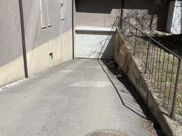 Дава се под наем Гараж / Паркомясто в София, 7-ми 11-ти километър - 12 кв.м за 102 € - Снимка #1