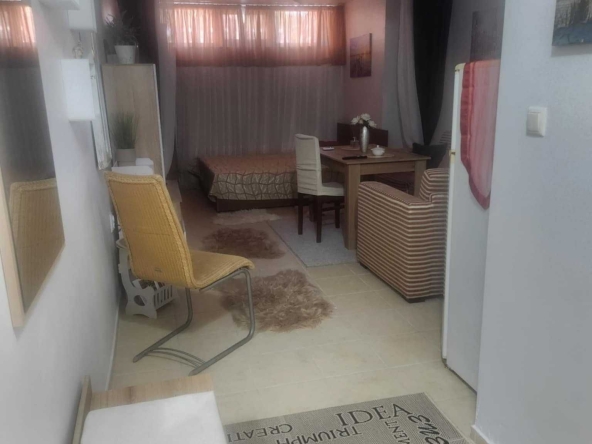 Дава се под наем Едностаен апартамент в Сливен, Център - 40 кв.м за 204 € - Снимка #1