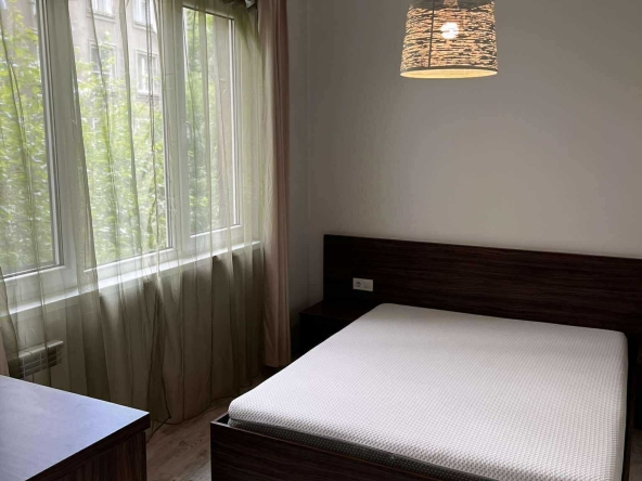 Дава се под наем Тристаен апартамент в София, Иван Вазов - 90 кв.м за 780 € - Снимка #1