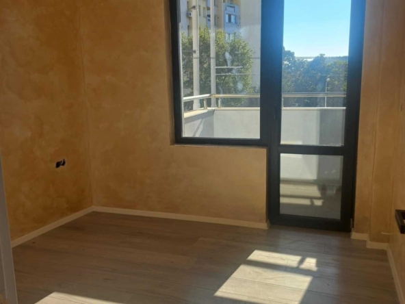 Двустаен апартамент в Плевен, Идеален център - 60 кв.м за 1634 €/кв.м - Снимка #1