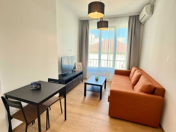 Дава се под наем Тристаен апартамент в София, Център - 75 кв.м за 765 € - Снимка #1