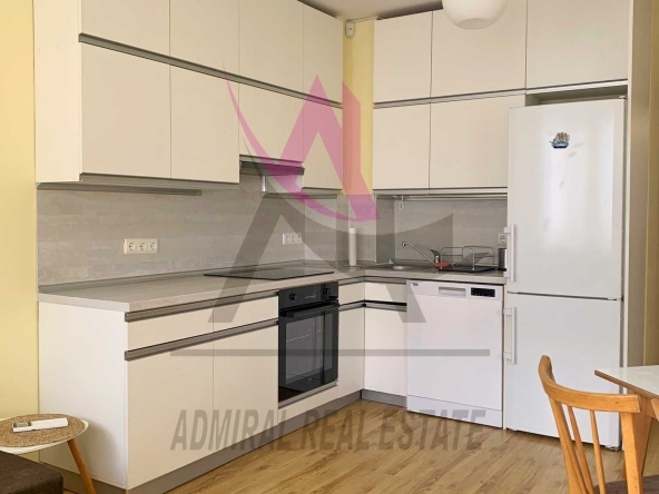 Дава се под наем Тристаен апартамент в Варна, Общината - 68 кв.м за 580 € - Снимка #1