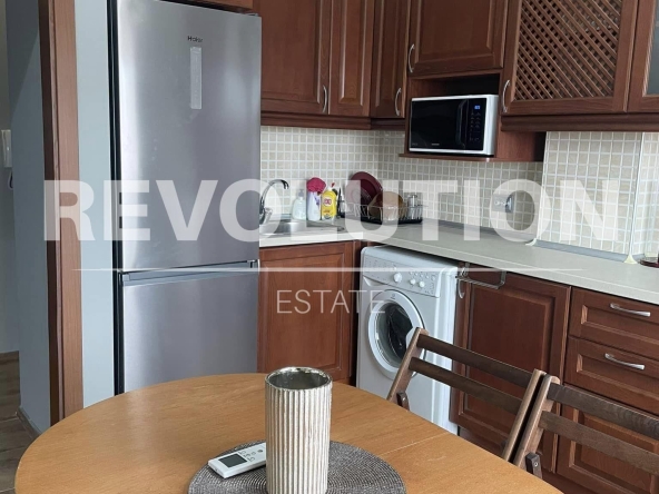 Дава се под наем Двустаен апартамент в Варна, Колхозен пазар - 68 кв.м за 425 € - Снимка #1