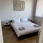 Дава се под наем Тристаен апартамент в Велико Търново, Стара част - 76 кв.м за 433.5 € - Снимка #1