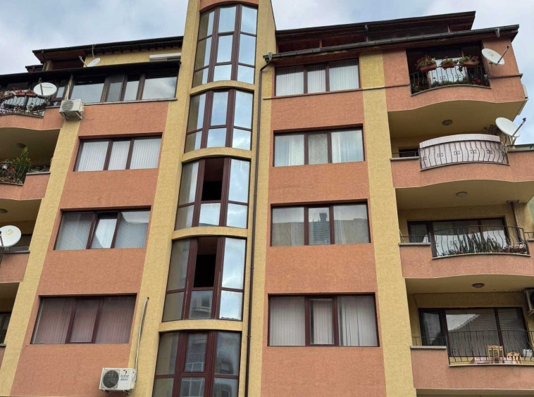 Двустаен апартамент в Казанлък - 70 кв.м за 1239 €/кв.м - Снимка #1