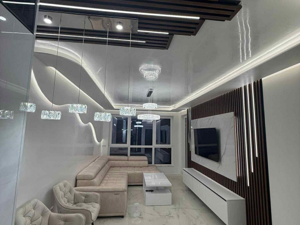 Дава се под наем Двустаен апартамент в Пловдив, Южен - 75 кв.м за 664 € - Снимка #1