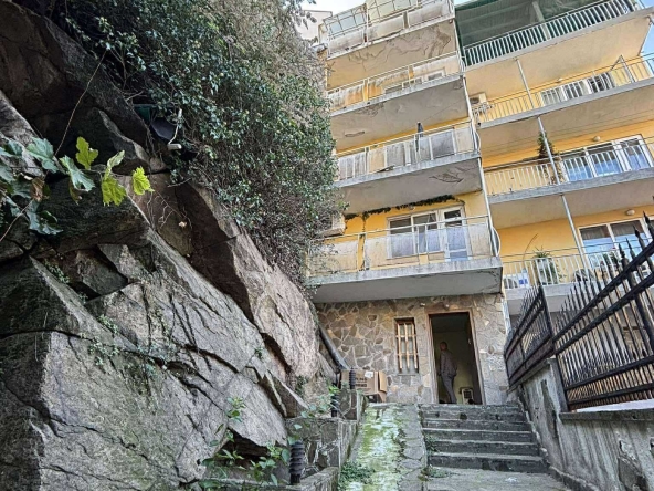 Къща в Пловдив, Младежки Хълм - 350 кв.м за 1143 €/кв.м - Снимка #1