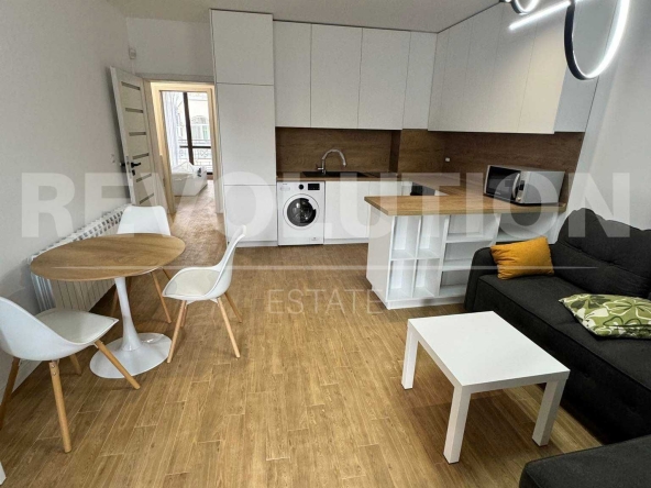 Дава се под наем Тристаен апартамент в Пловдив, Кършияка - 90 кв.м за 750 € - Снимка #1