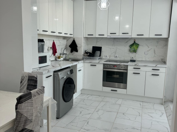 Дава се под наем Двустаен апартамент в София, Люлин 10 - 68 кв.м за 433.5 € - Снимка #1