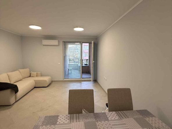 Дава се под наем Тристаен апартамент в София, Зона Б-18 - 87 кв.м за 713.49 € - Снимка #1