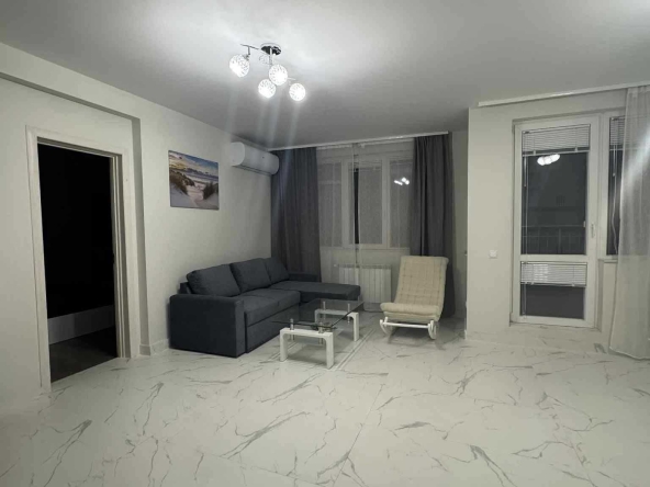 Дава се под наем Тристаен апартамент в София, Надежда 2 - 96 кв.м за 830 € - Снимка #1