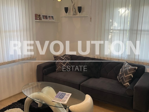 Дава се под наем Етаж от къща в Пловдив, Център - 70 кв.м за 600 € - Снимка #1