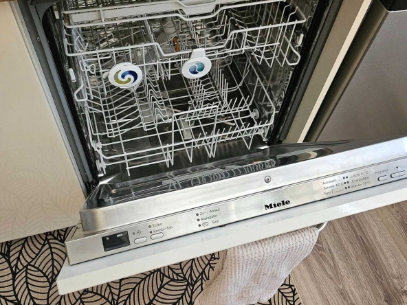 Тристаен апартамент в Казанлък - 90 кв.м за 1700 €/кв.м - Снимка #1