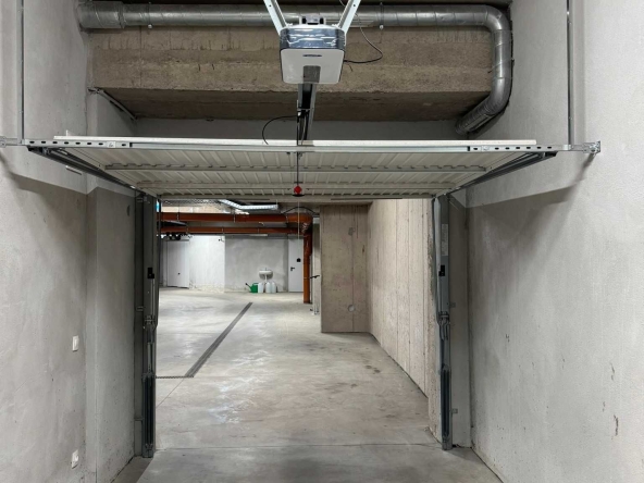 Дава се под наем Гараж / Паркомясто в София, Дружба 2 - 14 кв.м за 132.6 € - Снимка #1