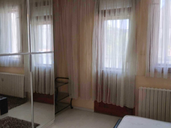 Дава се под наем Двустаен апартамент в Плевен, Широк център - 80 кв.м за 300 € - Снимка #1