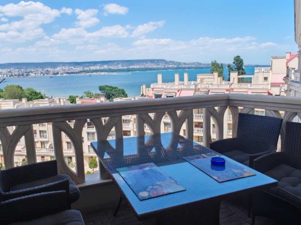 Тристаен апартамент в Варна, Център - 114 кв.м за 2009 €/кв.м - Снимка #1