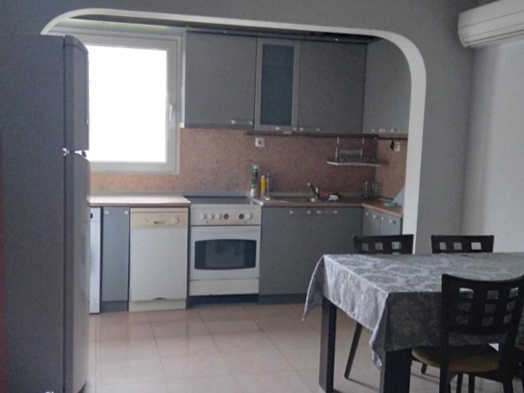 Дава се под наем Тристаен апартамент в Благоевград, Еленово 1 - 68 кв.м за 408 € - Снимка #1