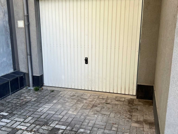 Дава се под наем Гараж / Паркомясто в Варна, Левски - 20 кв.м за 153 € - Снимка #1