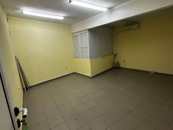 Дава се под наем Офис в Варна, Център - 35 кв.м за 202.98 € - Снимка #1