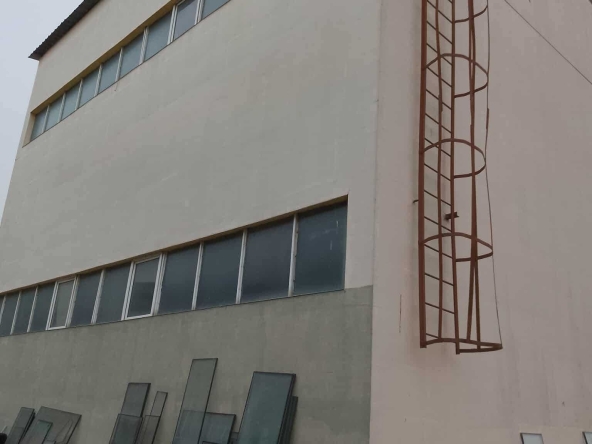 Промишлена сграда в Търговище, Промишлена зона - 288 кв.м за 531 €/кв.м - Снимка #1