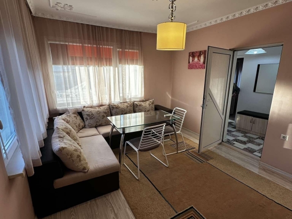 Дава се под наем Етаж от къща в Варна, Цветен квартал - 65 кв.м за 468.69 € - Снимка #1