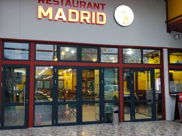 Дава се под наем Заведение в Пазарджик, Запад - 350 кв.м за 199.41 € - Снимка #1