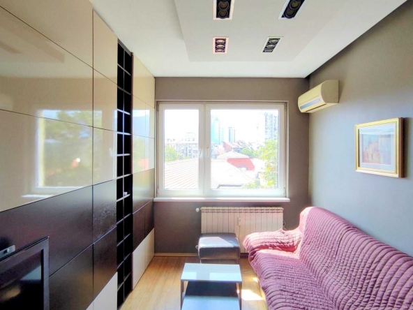 Дава се под наем Тристаен апартамент в София, Център - 65 кв.м за 650 € - Снимка #1