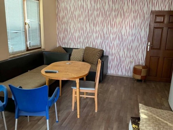 Дава се под наем Двустаен апартамент в Айтос - 70 кв.м за 209.1 € - Снимка #1