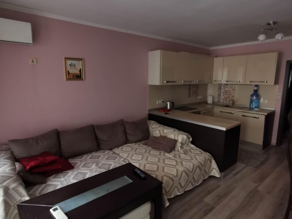 Дава се под наем Тристаен апартамент в Бургас, Център - 110 кв.м за 897.6 € - Снимка #1