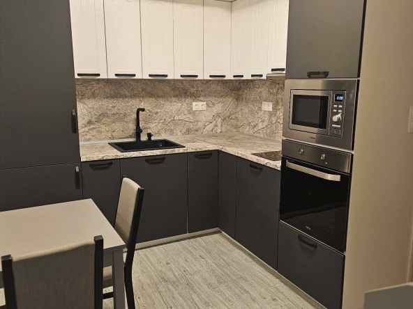 Дава се под наем Тристаен апартамент в София, Люлин - център - 103 кв.м за 757.86 € - Снимка #1