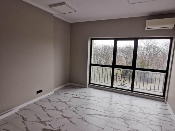 Дава се под наем Офис в Бургас, Зорница - 25 кв.м за 280.5 € - Снимка #1