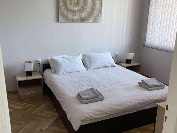 Дава се под наем Тристаен апартамент в Велико Търново, Стара част - 76 кв.м за 378.93 € - Снимка #1