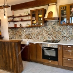 Дава се под наем Тристаен апартамент в к.к. Св.Св. Константин и Елена - 100 кв.м за 548.25 € - Снимка #1