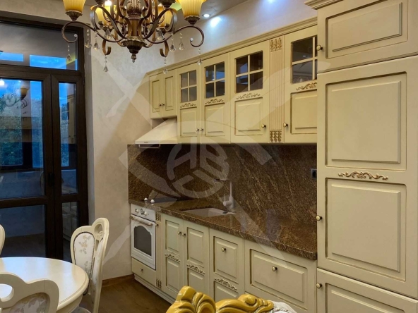 Дава се под наем Тристаен апартамент в Варна, ЖП Гара - 74 кв.м за 747.66 € - Снимка #1