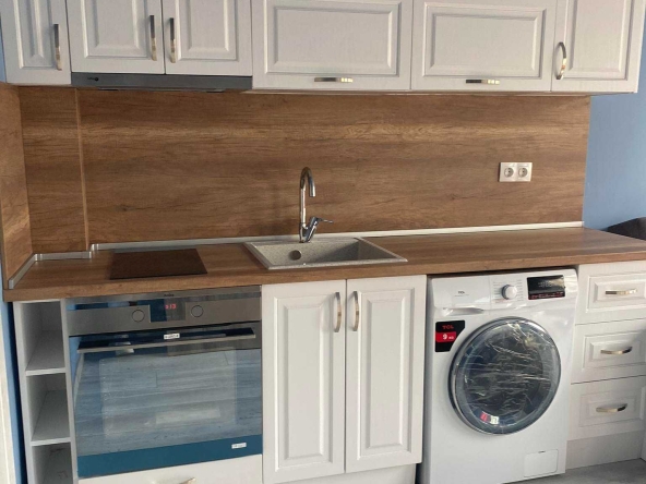 Дава се под наем Едностаен апартамент в Варна, ЖП Гара - 48 кв.м за 548.25 € - Снимка #1