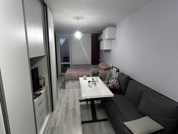 Дава се под наем Едностаен апартамент в Пазарджик, Идеален център - 60 кв.м за 298.86 € - Снимка #1