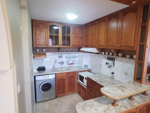 Дава се под наем Тристаен апартамент в Бургас, Център - 110 кв.м за 548.25 € - Снимка #1