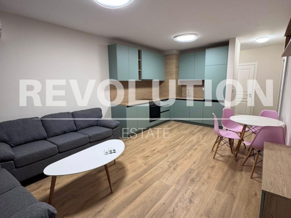 Дава се под наем Тристаен апартамент в Варна, Център - 72 кв.м за 997.05 € - Снимка #1