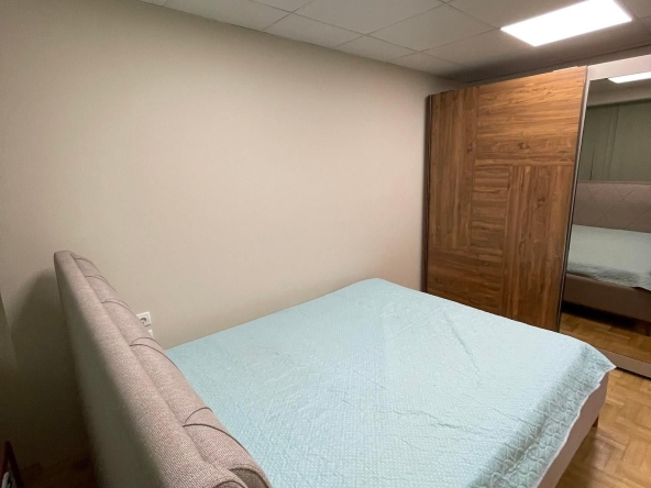 Дава се под наем Двустаен апартамент в Бургас, Център - 55 кв.м за 561 € - Снимка #1