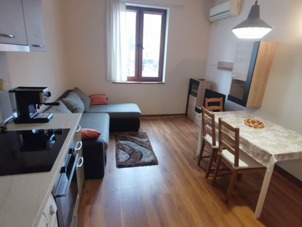 Дава се под наем Двустаен апартамент в Бургас, Център - 60 кв.м за 408 € - Снимка #1