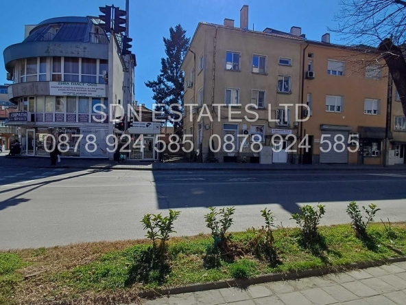 Четиристаен апартамент в Казанлък - 98 кв.м за 833 €/кв.м - Снимка #1