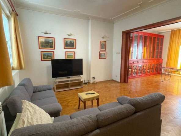 Дава се под наем Тристаен апартамент в София, Център - 120 кв.м за 1296.42 € - Снимка #1