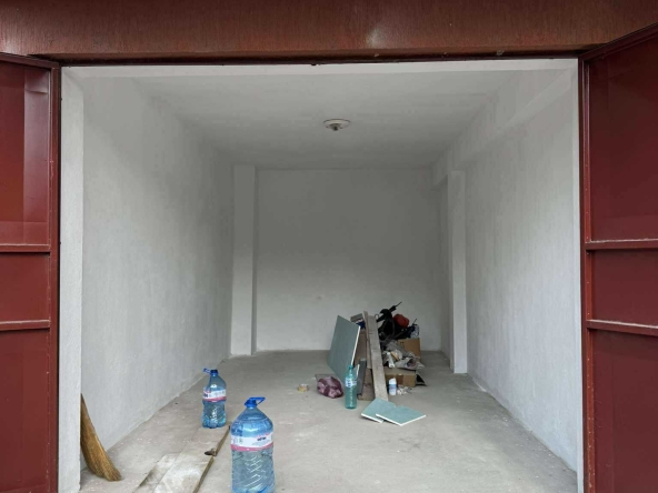 Гараж / Паркомясто в Търговище, Боровец - 17 кв.м за 540 €/кв.м - Снимка #1