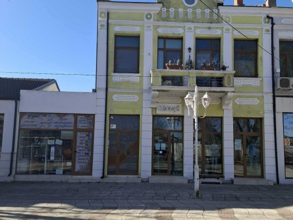Дава се под наем Магазин в Каварна - 40 кв.м за 149.43 € - Снимка #1