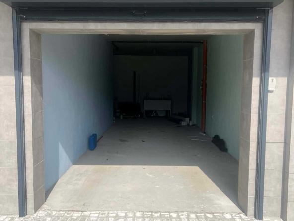 Дава се под наем Гараж / Паркомясто в София, Дървеница - 42 кв.м за 278.97 € - Снимка #1